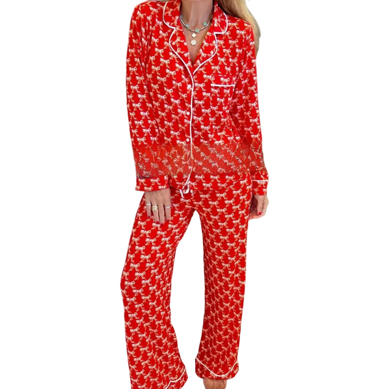 Långärmad pyjamas för kvinnor med hjärtmönster och knappar