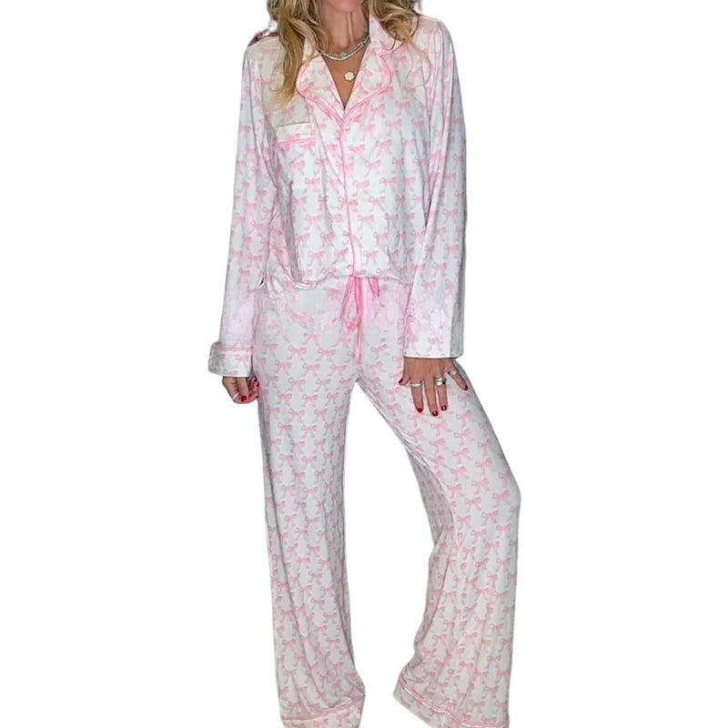 Långärmad pyjamas för kvinnor med hjärtmönster och knappar