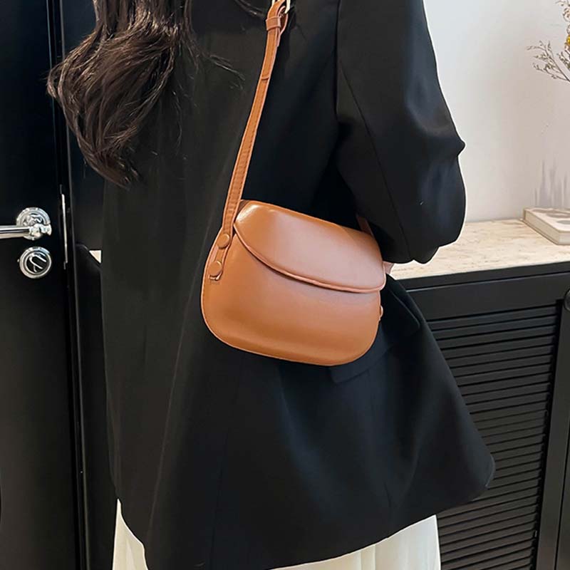 Minimalistisk crossbody-väska i PU-läder
