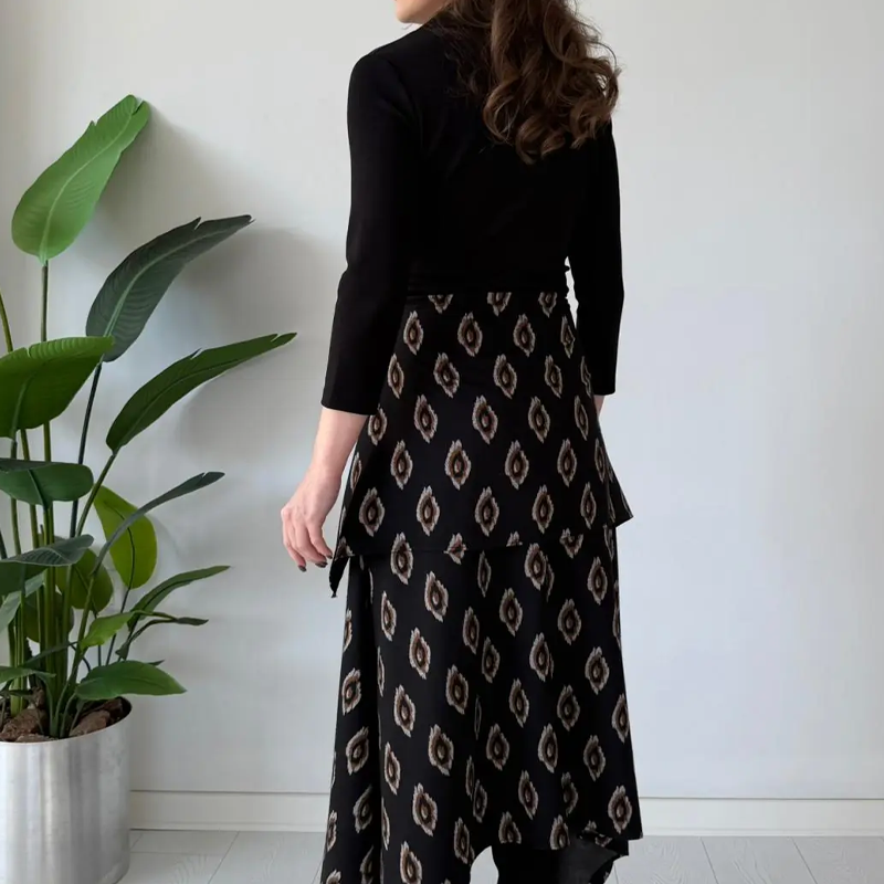 ✨ Nytt & Nu på rea: Figursydd Fit & Flare Midi-klänning med rosettbälte