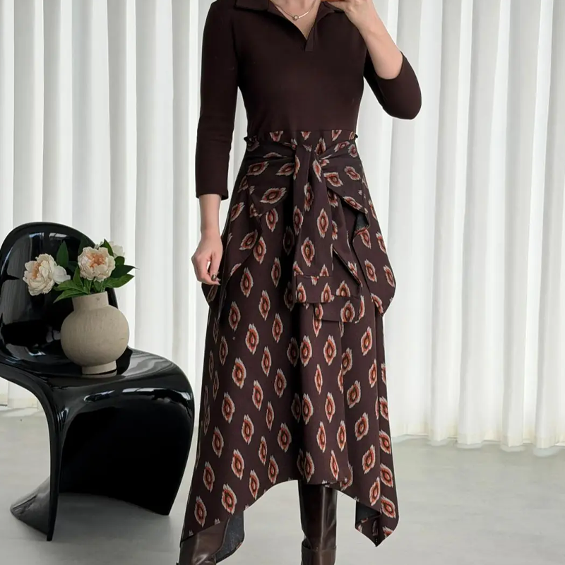 ✨ Nytt & Nu på rea: Figursydd Fit & Flare Midi-klänning med rosettbälte