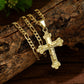 ✝️✨ Guldkrucifixhalsband – Detaljerat INRI-motiv, justerbar figarokedja och glittrande finish 💛