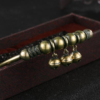 Justerbart armband med klockformad design i push-pull-stil