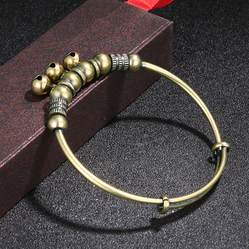 Justerbart armband med klockformad design i push-pull-stil