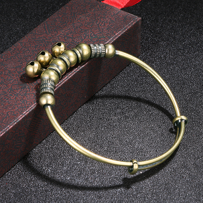 Justerbart armband med klockformad design i push-pull-stil
