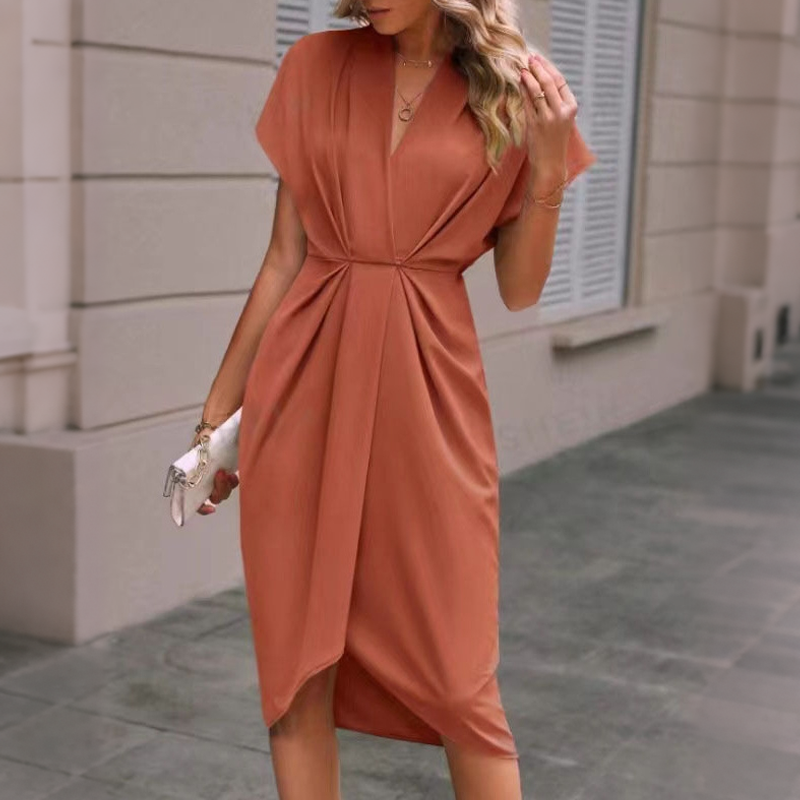 👗🌸 Avslappnad V-ringad klänning med rynkad design för sommaren